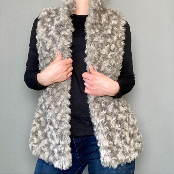 Le Chateau Faux Fur Grey Vest - Picture 1 of 12